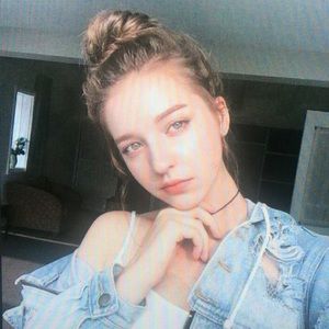 Meet your Posher, Ella